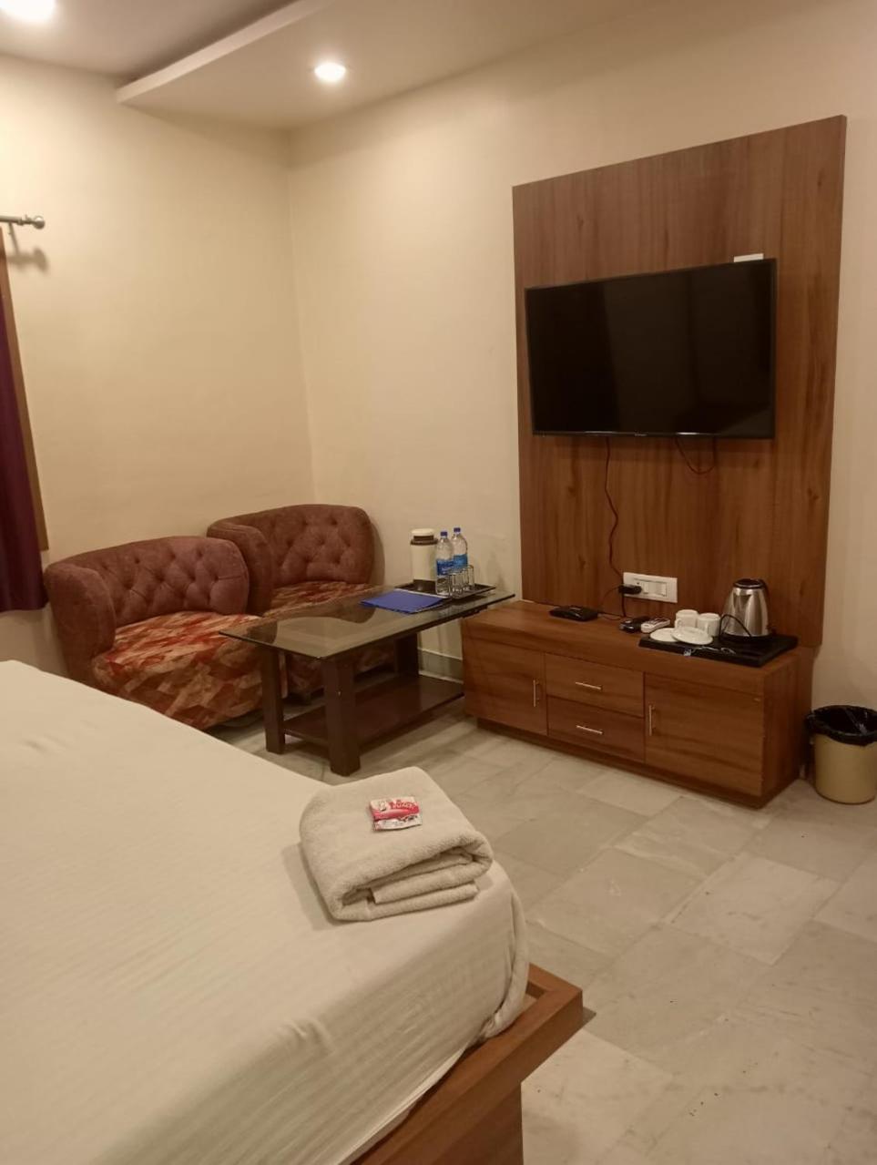 The Prestige Hotel & Convention Panposh Buitenkant foto